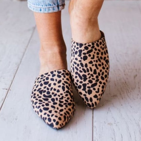 𝔹𝕆𝔾𝕆 🚨 FEW SIZES LEFT! Qupid Leopard Animal Print Mules - Picture 2 of 5